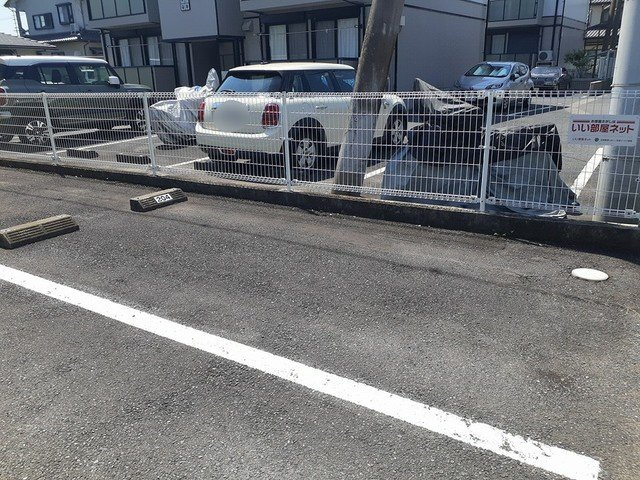 アクティブＹの駐車場|車をお持ちの方に嬉しい駐車場付きの物件です