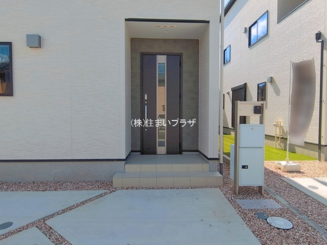 仲介手数料無料）岩倉市本町０１期　２号棟の玄関|収納もある玄関です