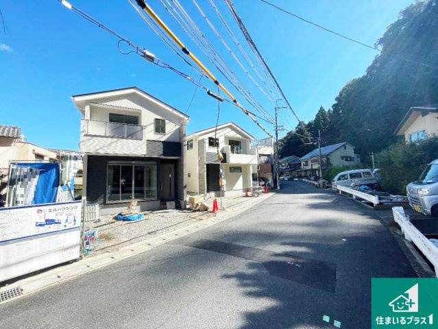 京都市西京区嵐山宮ノ北町　第2期　新築一戸建ての前面道路含む現地写真|周辺は落ち着いた街並みの住宅地！子育てがしやすい住環境です！まだ未完成ですが、現地でしかわからない事もございます。是非一度ご覧ください。
