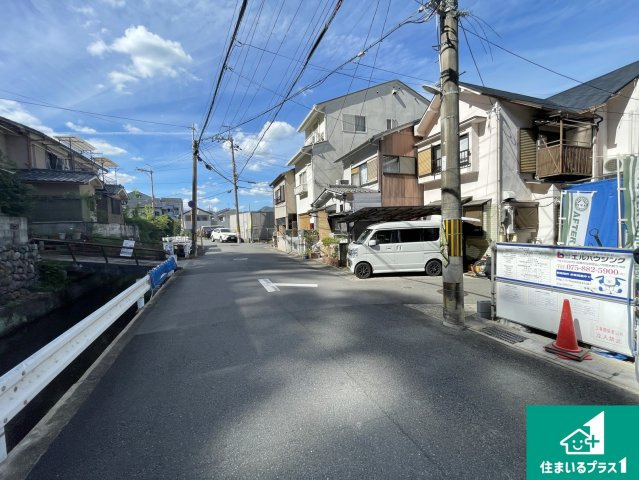 京都市西京区嵐山宮ノ北町　第2期　新築一戸建ての前面道路含む現地写真|周辺は落ち着いた街並みの住宅地！子育てがしやすい住環境です！まだ未完成ですが、現地でしかわからない事もございます。是非一度ご覧ください。