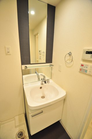 大阪市都島区片町１丁目の賃貸マンションの洗面所