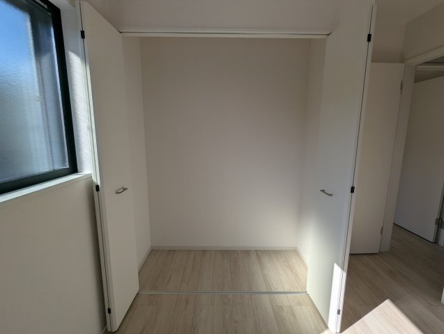 水戸市赤塚　1期の収納|クローゼット内にキャストなどを置いていただき、スペースの有効活用を！（同施工物件）