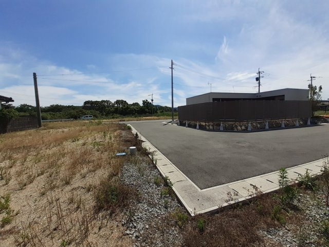 宇土市岩古曽町の売地の前面道路含む現地写真