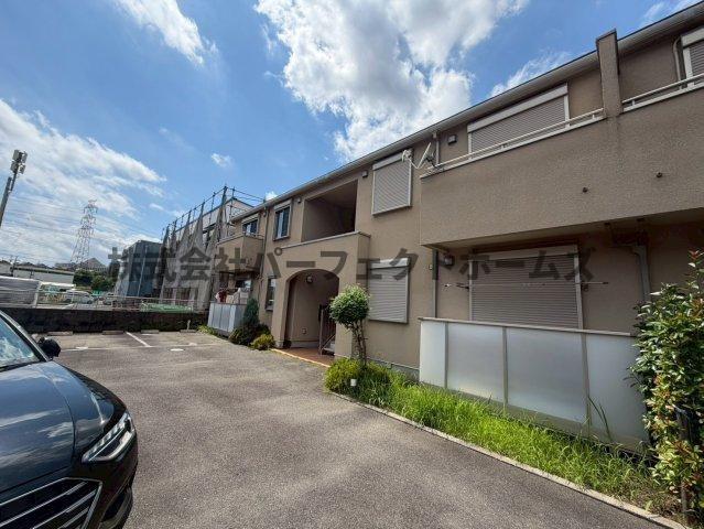 エクセレントYAMAMOTOの駐車場|駐車場があるので、車を買う予定の方も安心です
