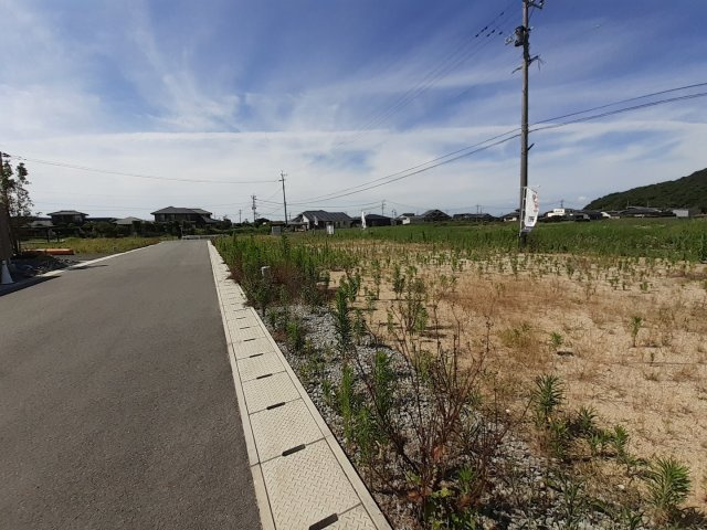 宇土市岩古曽町の売地の前面道路含む現地写真