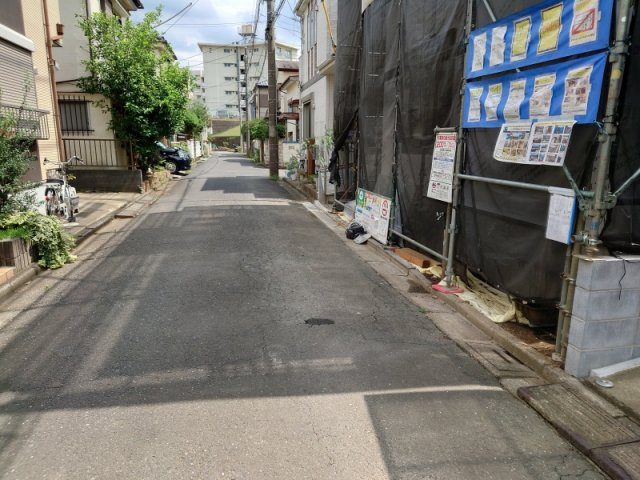 所沢市松郷 全1棟 新築分譲住宅の前面道路含む現地写真