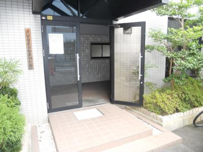 コーポラスセヴィールのエントランス