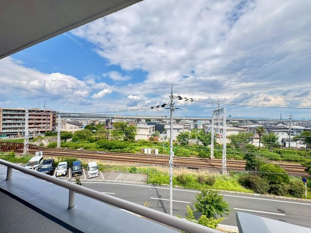 【商談中】円明寺ケ丘団地Y棟の展望|阪急電車が通る眺望を楽しむことができます！！