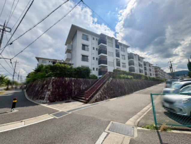 【商談中】円明寺ケ丘団地Y棟の外観|駅から近距離にあり、通勤通学利便性良好です！！