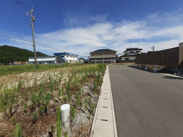 宇土市岩古曽町の売地の前面道路含む現地写真