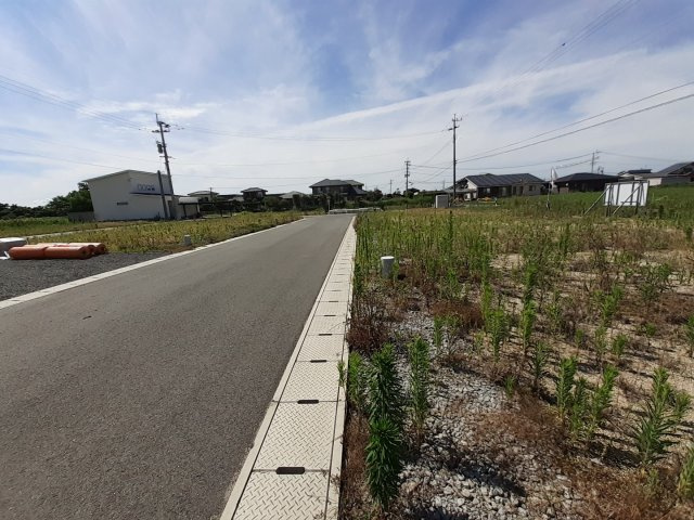 宇土市岩古曽町の売地の前面道路含む現地写真