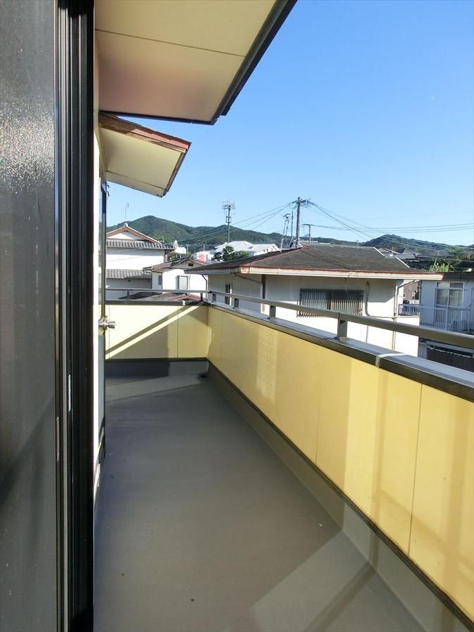 高良内町戸建のバルコニー|陽当たり良好なバルコニーです♪