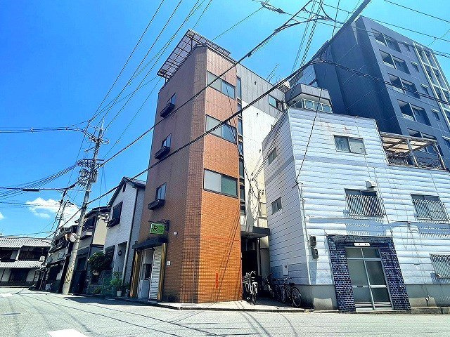 スコッチテリア三条の外観