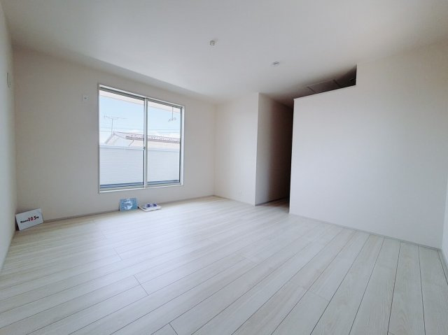 【新築戸建】藤岡市下大塚　の寝室|■主寝室｜ベッドやテレビなどの大き目の家具を置いても余裕のある広々主寝室です♪家事やお仕事にお疲れなパパ・ママがゆっくりと過ごせる空間です♪