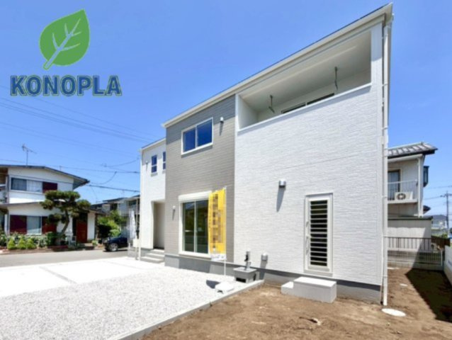 【新築戸建】藤岡市下大塚　の外観|■外観｜陽だまりのリビング、家事らくキッチンのお家、ついに完成！永く住むほどに愛着を深める、味わい豊かなデザインです。完成したばかりの新築を、一度ご覧になってみませんか？