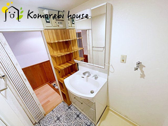 グランドシティ大宮【WEST TOWER】の独立洗面台|朝の支度にも助かる、独立の洗髪洗面化粧台