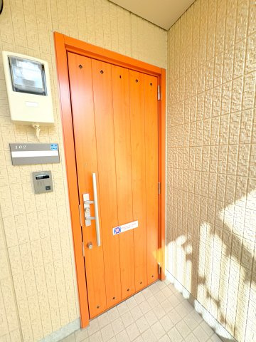 Strawberry  fields叶夢 弐番館の玄関|室内洗濯機置き場　他号室の写真の為異なる場合は、現況優先とします。