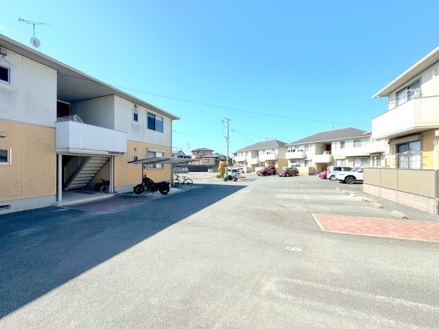 Strawberry  fields叶夢 弐番館の駐車場|他号室の写真の為異なる場合は、現況優先とします。