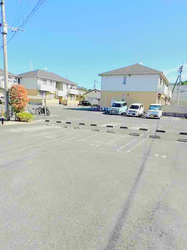 Strawberry  fields叶夢 弐番館の駐車場|他号室の写真の為異なる場合は、現況優先とします。