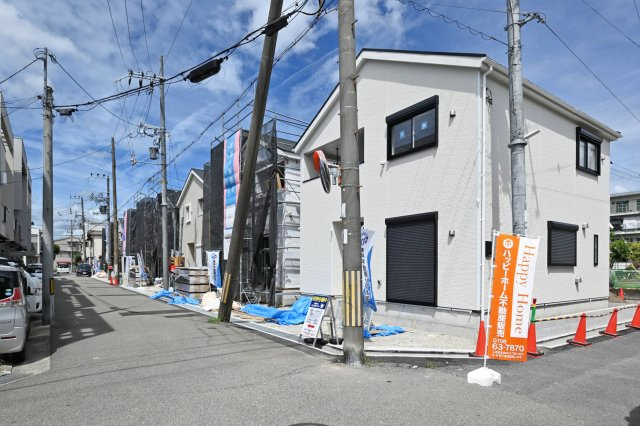 クレイドルガーデン高田町新築一戸建て│3LDK+駐車1台可の外観|制震装置「SAFE」×耐震等級3、断熱等性能等級5取得の安心住宅◎全15区画の新しい街で、新生活を始めませんか？お気軽にお問い合わせください。