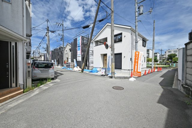 クレイドルガーデン高田町新築一戸建て│3LDK+駐車1台可の前面道路含む現地写真|前面道路は南側5.4ｍです。