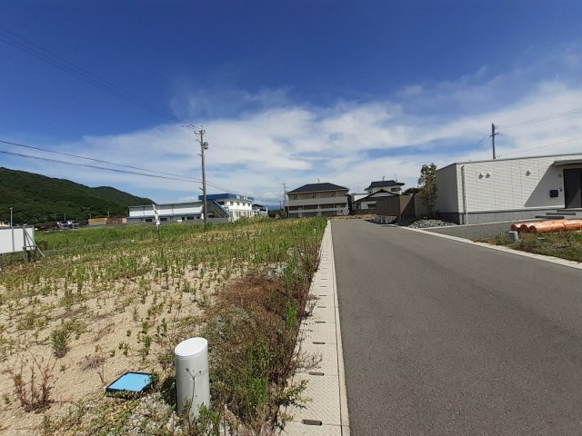 宇土市岩古曽町の売地の前面道路含む現地写真