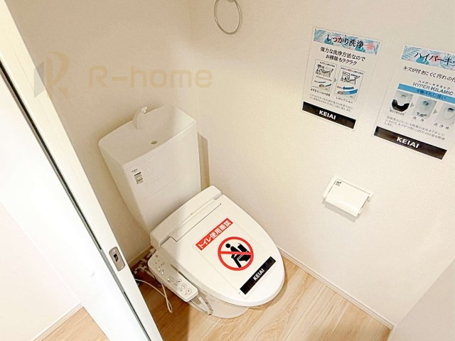 取手市戸頭17期　新築戸建て　1号棟のトイレ|温水洗浄便座付きのトイレ。
トイレが２ヵ所設置で朝の忙しい時間でも安心です。