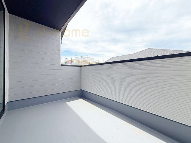 取手市戸頭17期　新築戸建て　1号棟のバルコニー|お布団やラグなどの大きな物も干しやすい広々としたバルコニー！