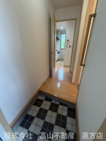 直方市大字頓野のアパートの玄関