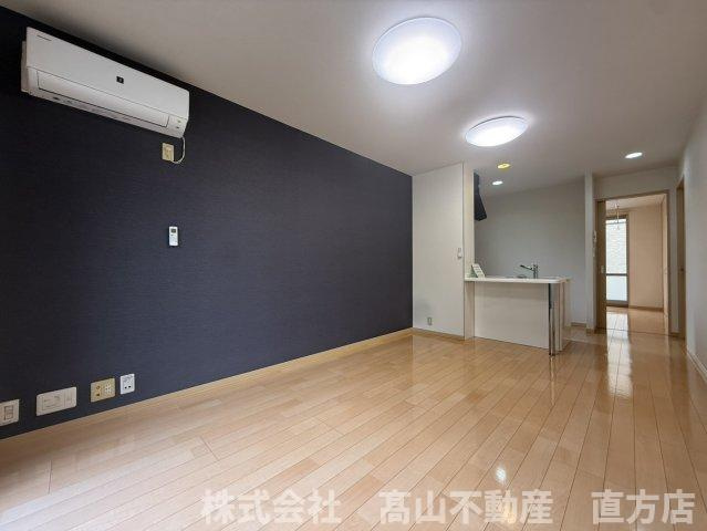 直方市大字頓野のアパートの居間・リビング