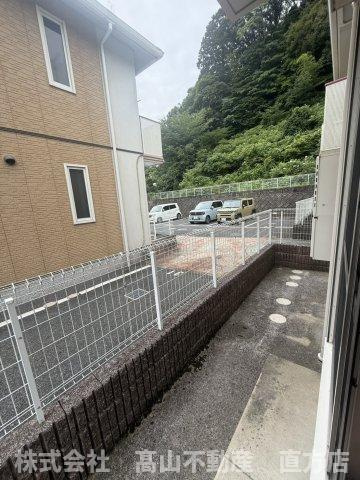 直方市大字頓野のアパートのバルコニー