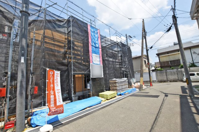 クレイドルガーデン高田町新築一戸建て│4LDK+駐車1台可の外観|2026年8～9月完成予定です！現在順調に建築中です。安心性能と快適性を兼ね備えたお家で新生活を始めませんか？皆様からのご連絡を心よりお待ちしております。