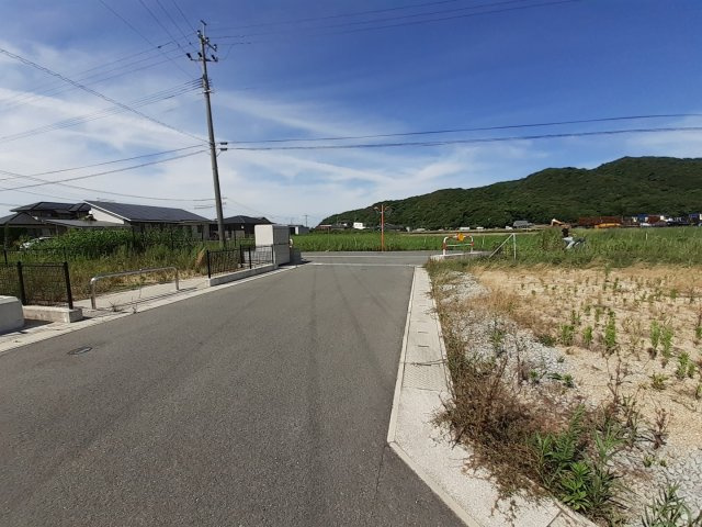 宇土市岩古曽町の売地の前面道路含む現地写真