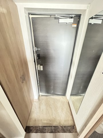 プレジオ塚本ASIANの玄関