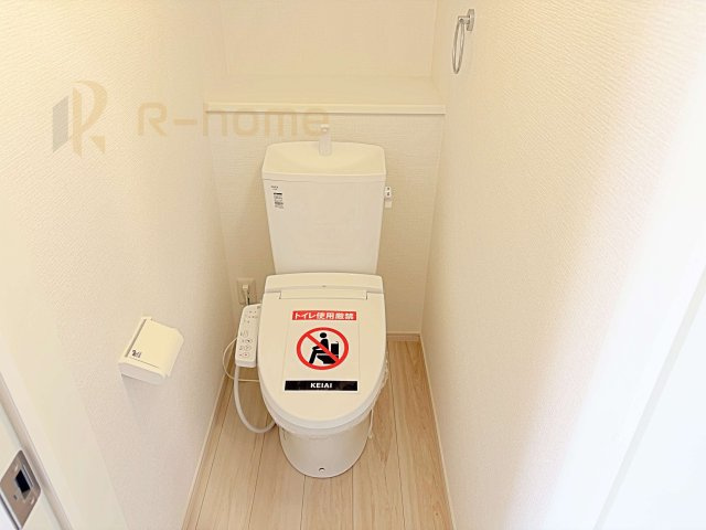 取手市戸頭17期　新築戸建て　2号棟のトイレ|温水洗浄便座付きのトイレ。
トイレが２ヵ所設置で朝の忙しい時間でも安心です。