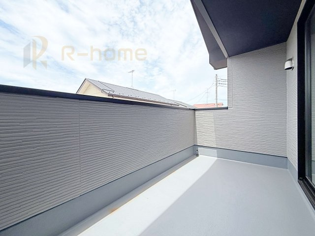 取手市戸頭17期　新築戸建て　2号棟のバルコニー|お布団やラグなどの大きな物も干しやすい広々としたバルコニー！