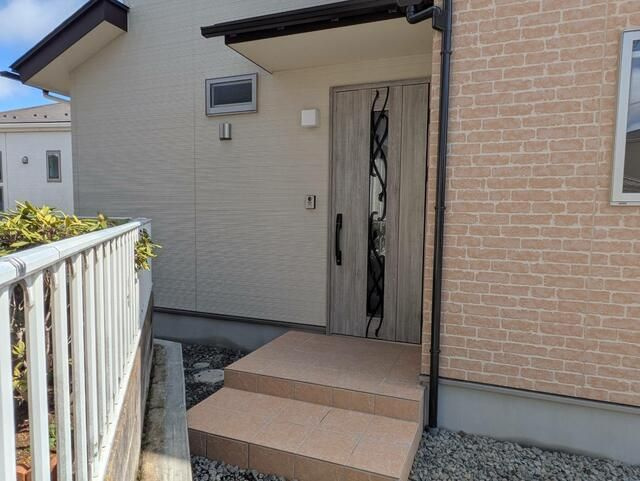 鶴ケ谷東　貸家の玄関