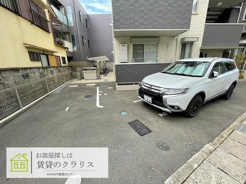 ブランシュの駐車場