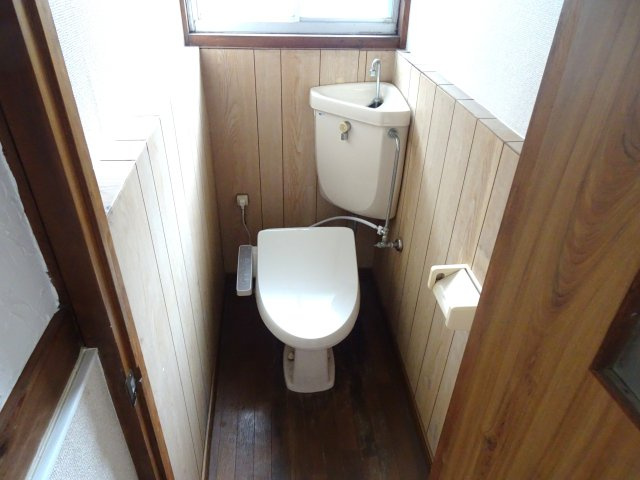 養老町貸家のトイレ