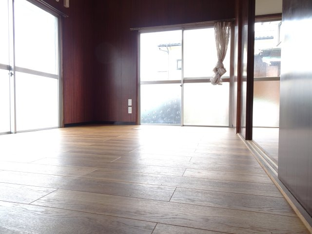 養老町貸家の洋室