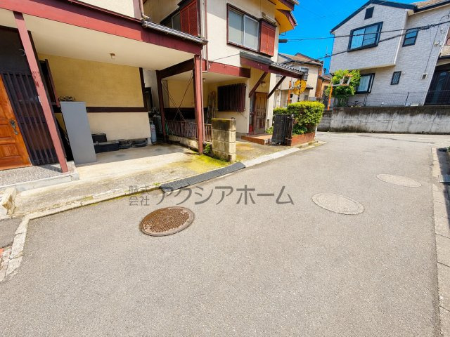 飯能市笠縫　中古一戸建　～閑静な住宅街～の前面道路含む現地写真