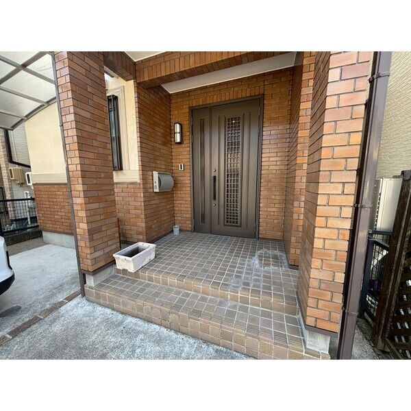 千種区清住レントハウスのエントランス