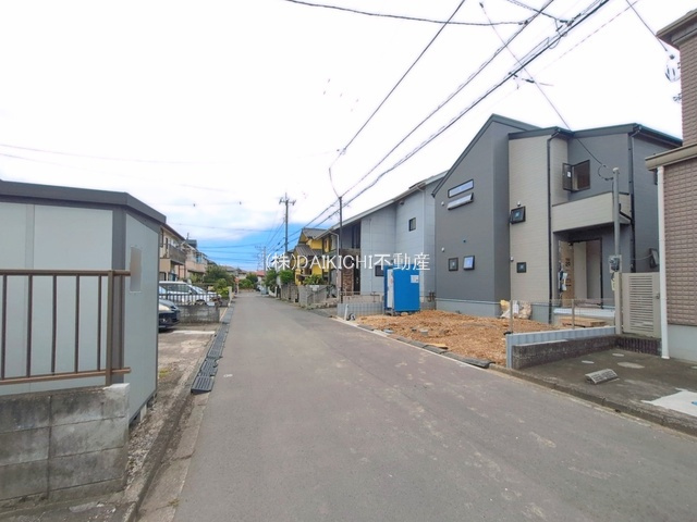 【前面道路含む現地写真】 | 坂戸市鶴舞第二　リーブルガーデン　新築戸建　全1棟　1号棟