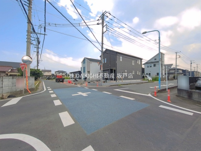【前面道路含む現地写真】 | 坂戸市片柳4期　新築戸建　全3棟　2号棟