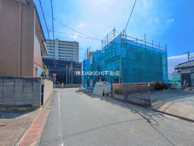 【前面道路含む現地写真】 | 坂戸市関間4丁目　ブルーミングガーデン　新築戸建　全2棟　2号棟