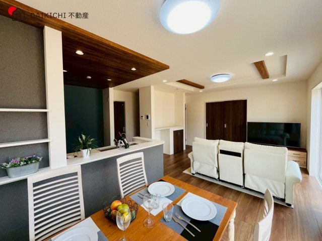 【居間・リビング】 | 越生町越生東6丁目　ブルーミングガーデン　新築戸建　全4棟　4号棟