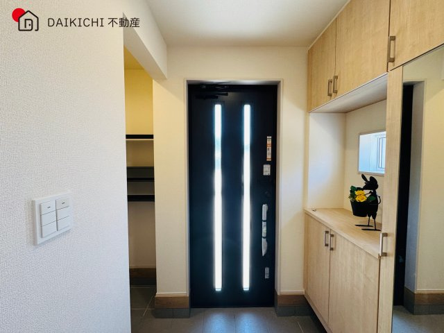【玄関】 | 鶴ヶ島市羽折町　ブルーミングガーデン　新築戸建　全4棟　3号棟