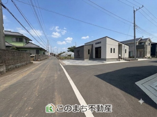 【前面道路含む現地写真】 | 前面道路が広いので、陽当り・解放感◎になっております！