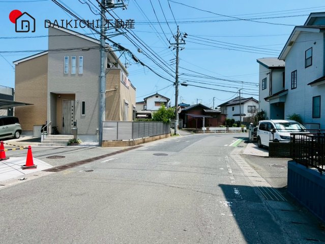 【前面道路含む現地写真】 | 川越市的場　ブルーミングガーデン　新築戸建　全2棟　3号棟