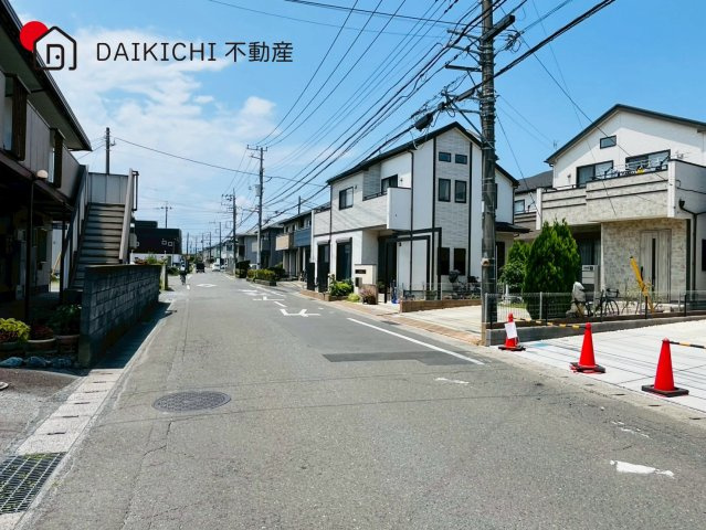 【前面道路含む現地写真】 | 川越市的場　ブルーミングガーデン　新築戸建　全2棟　3号棟